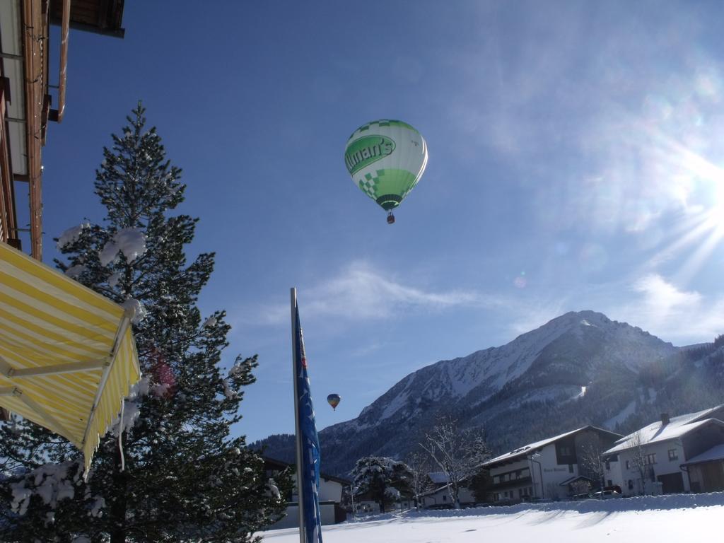 Pension Alpenblick Schattwald Exterior photo