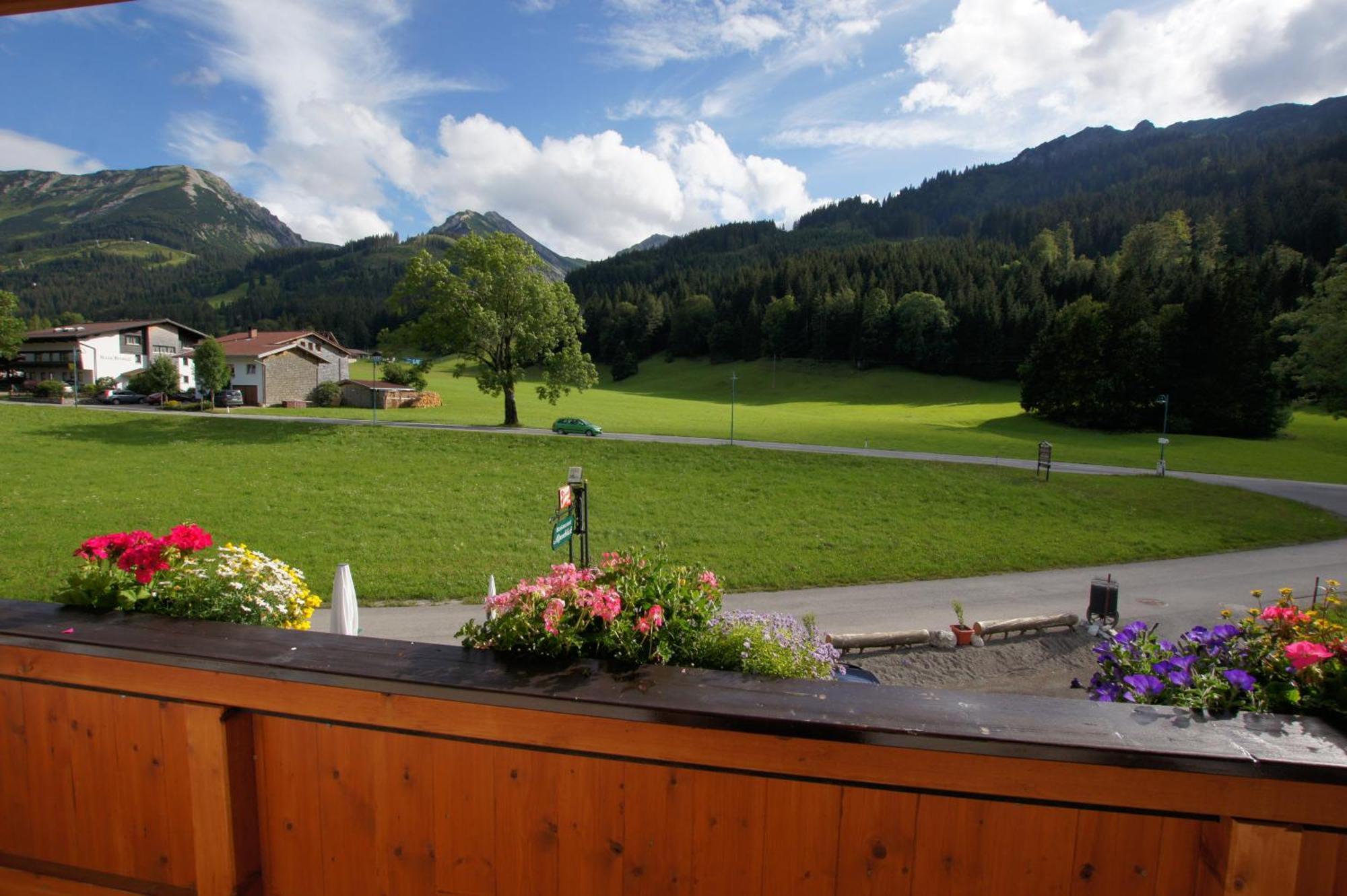 Pension Alpenblick Schattwald Exterior photo